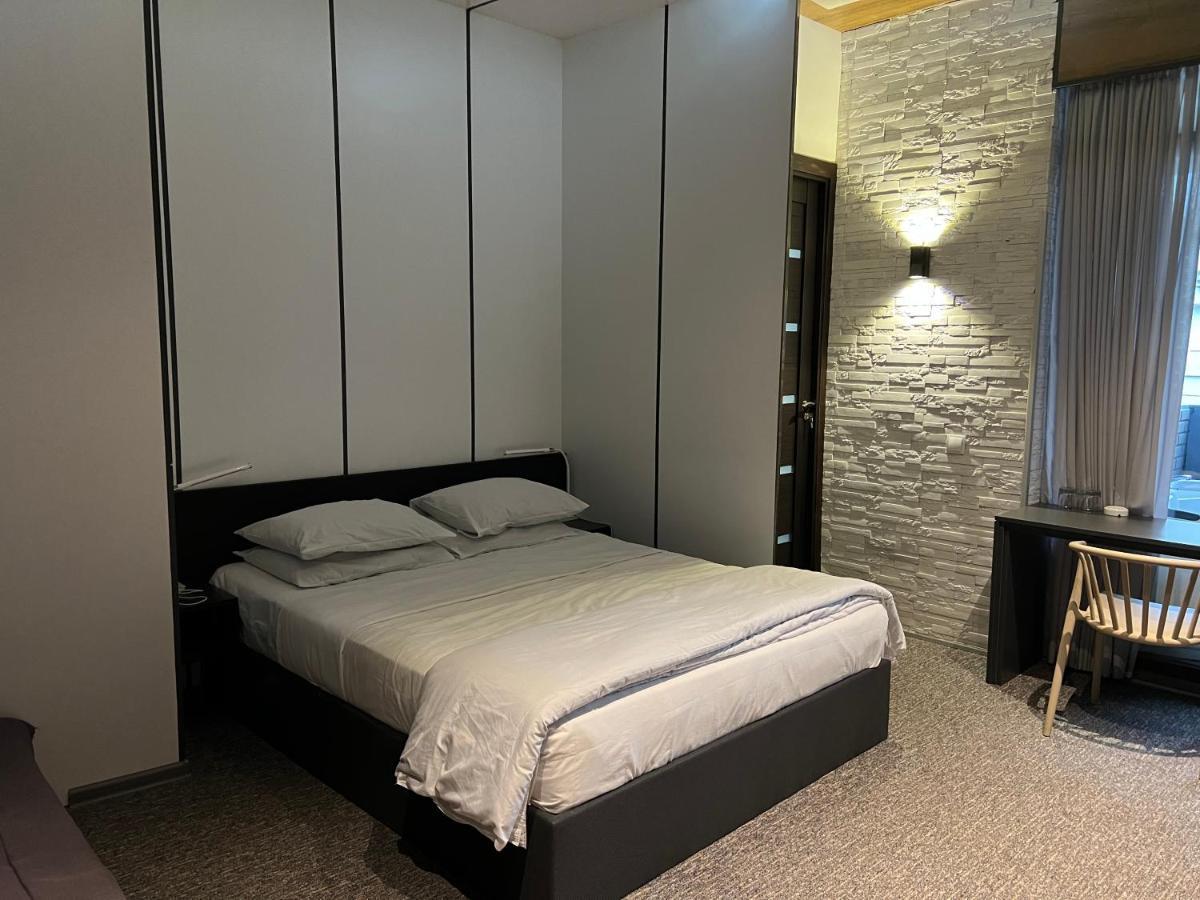 Kent Hotel Koboeleti Buitenkant foto