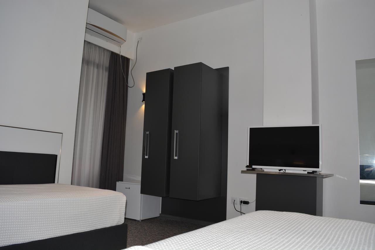 Kent Hotel Koboeleti Buitenkant foto